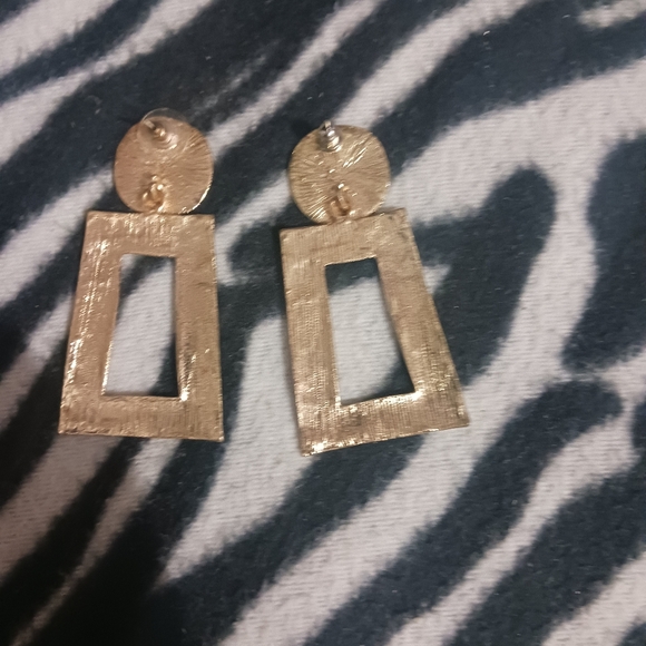 Women gold fashion geometric earrings - Picture 7 of 7
